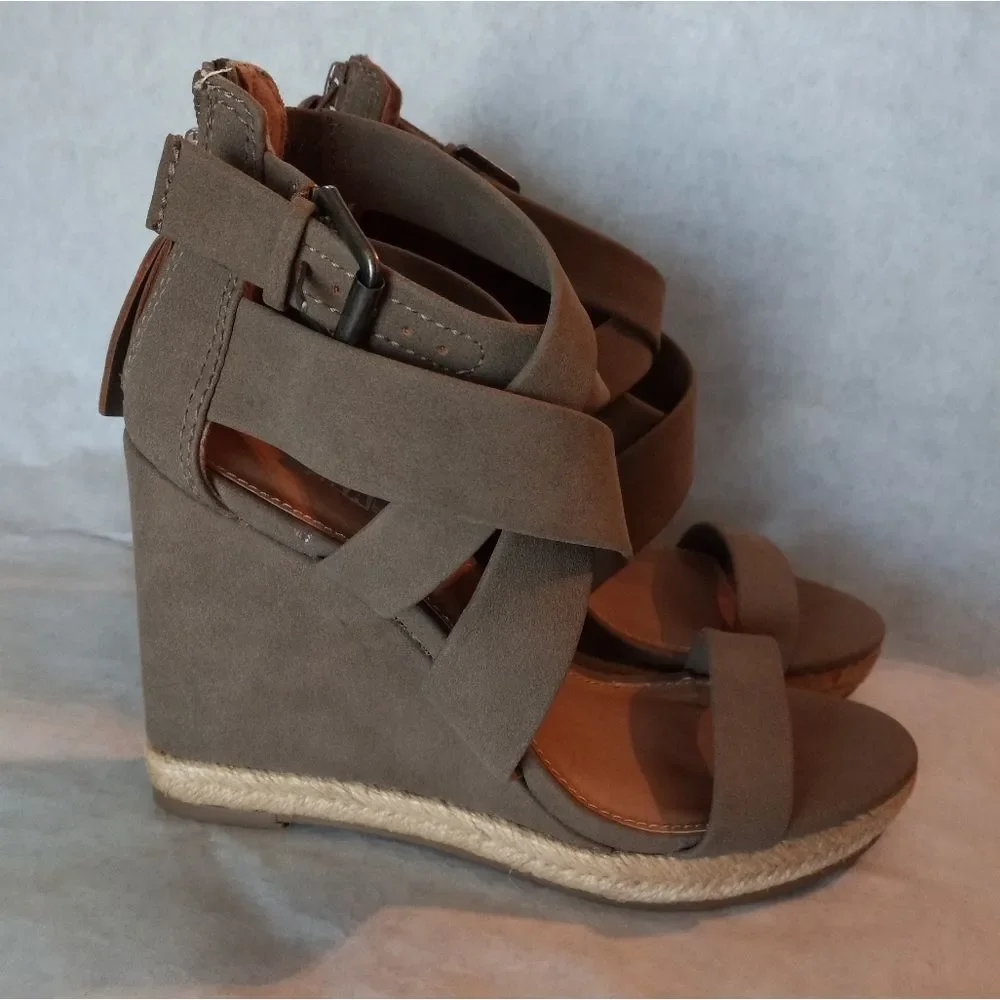 Brash Criss Cross Wedges NWOT